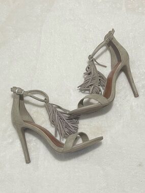 Mossimo "Devan" Taupe Fringe T-Strap Heeled Sandals